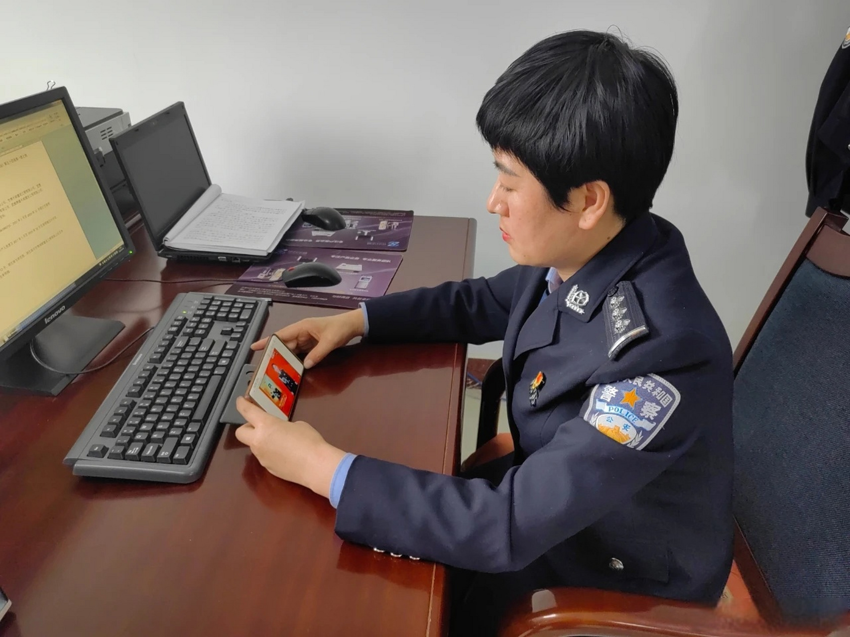 致敬了不起的她##她力量##致敬最美警嫂# 【优秀女民警,好警嫂,爱警