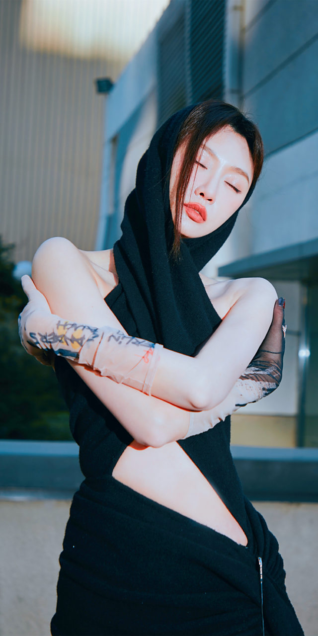 李斯羽,黑酷穿搭大长腿写真