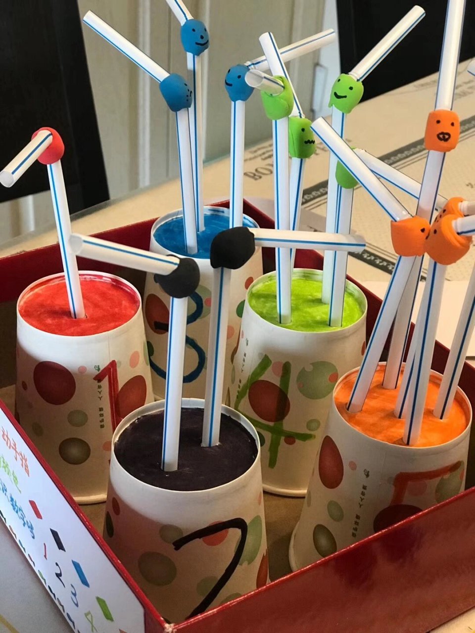 幼儿园手工自制玩教具 幼儿园的作业,娃小班时候做的一个手工,用的是