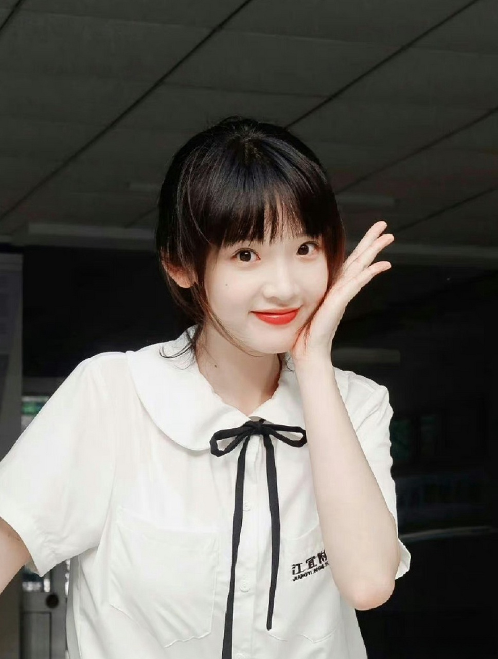 张淼怡虽然不能说有多美,但是她有一种古灵精怪的可爱劲儿.