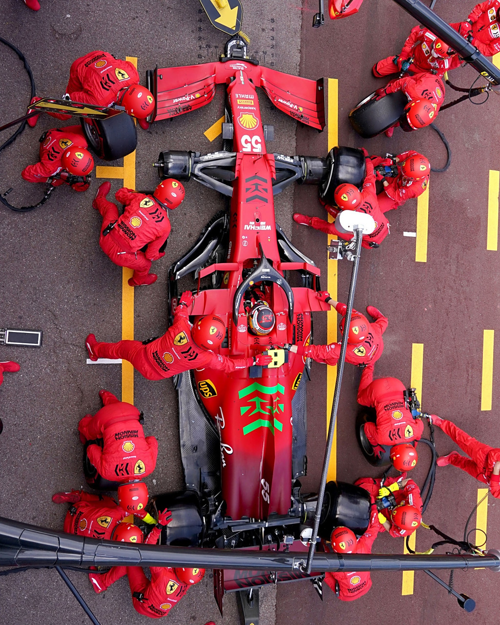 【f1】法拉利换胎组中,你最想担任哪个角色?  #f1##赛车