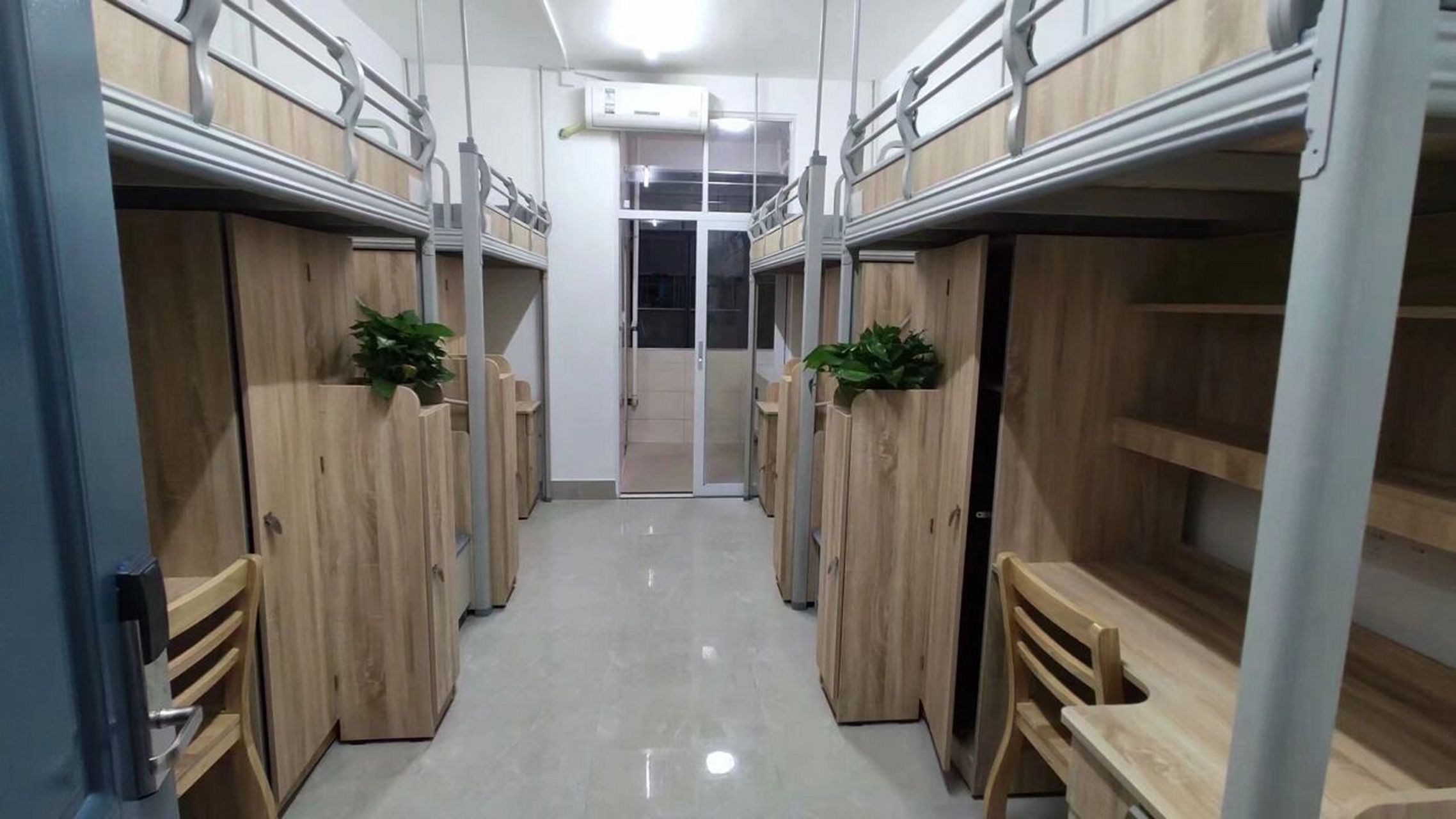 华中科技大学本科生宿舍换新 出国回来一趟 本科生宿舍换新啦 鞋柜