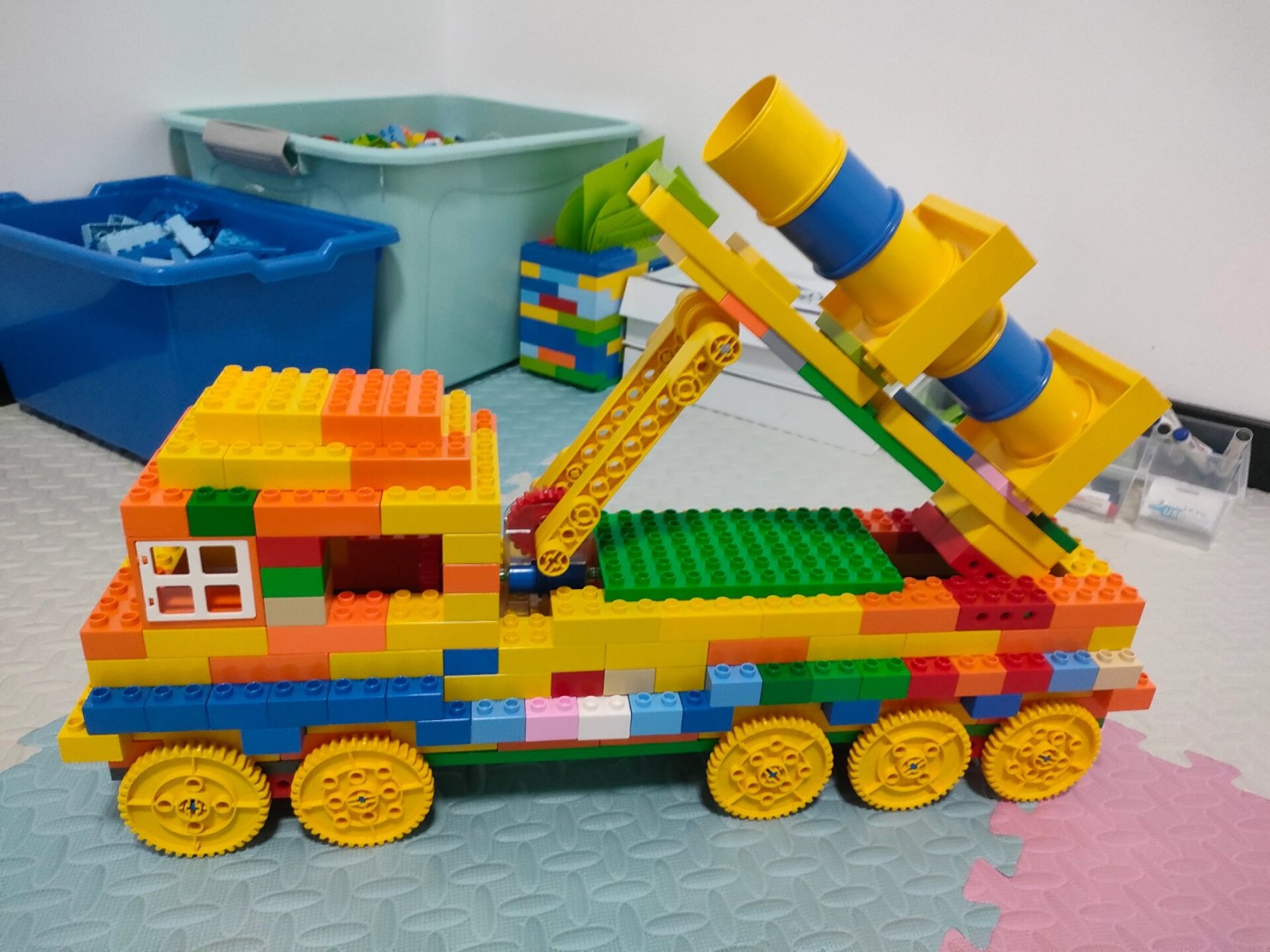 2.学习蜗轮蜗杆机构. 3.搭建一辆导弹发射车.#乐高