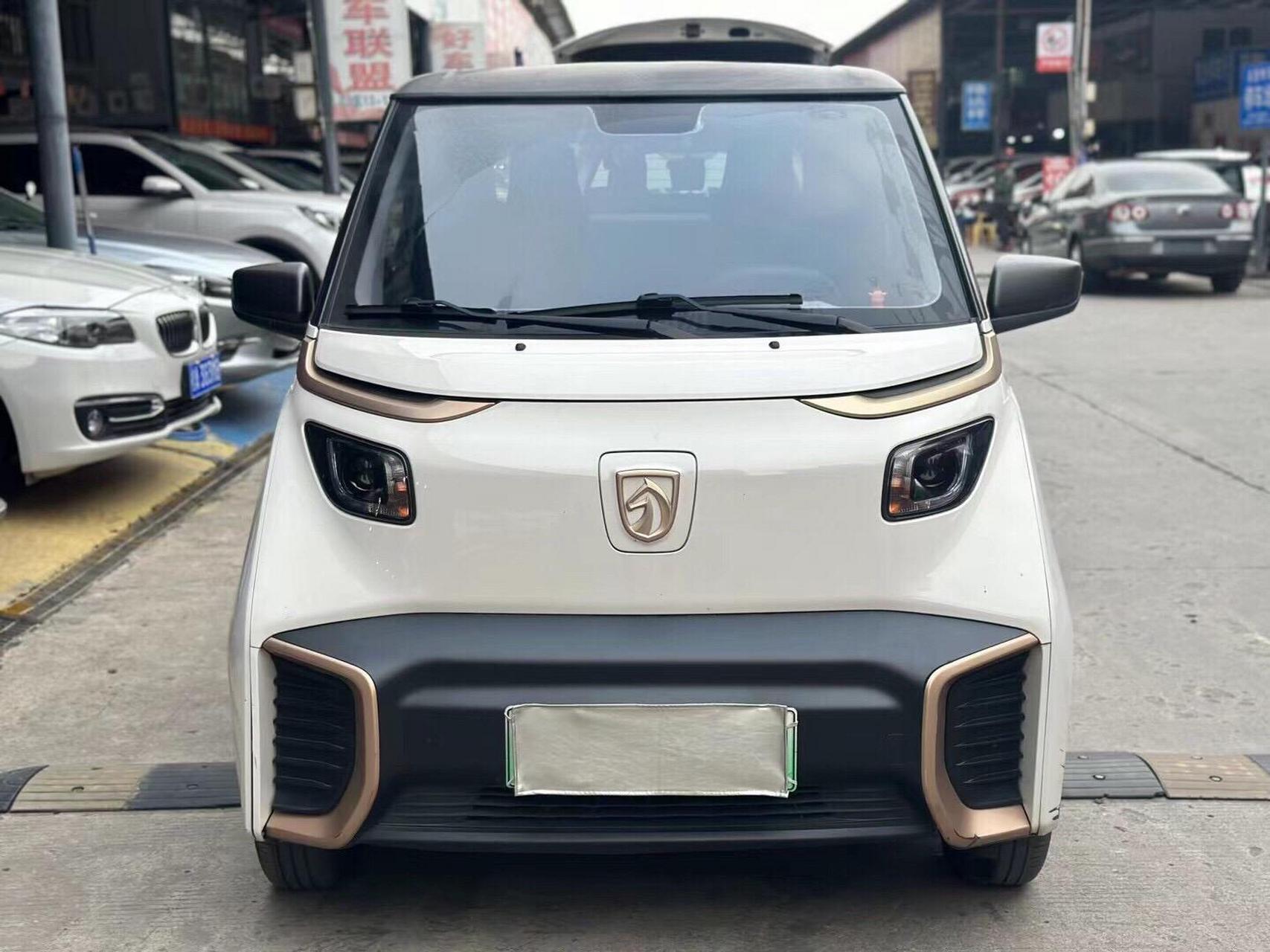 新到20年8月宝骏e200  (305续航) 加装中控屏,倒车影像,一杯奶茶跑300