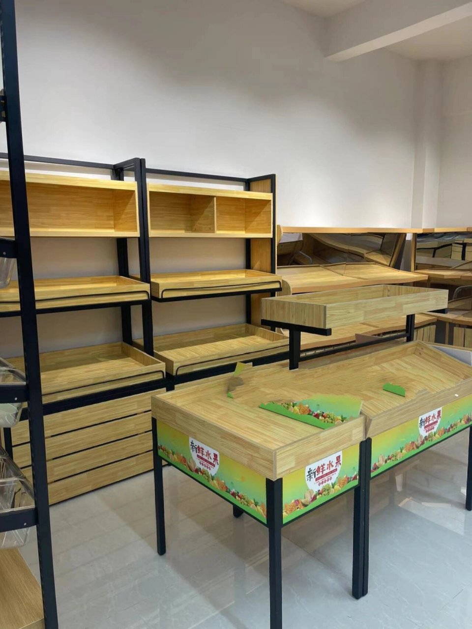 超市生鲜货架成型工艺,现在大部分已经是全自动化程序运行,几乎不用