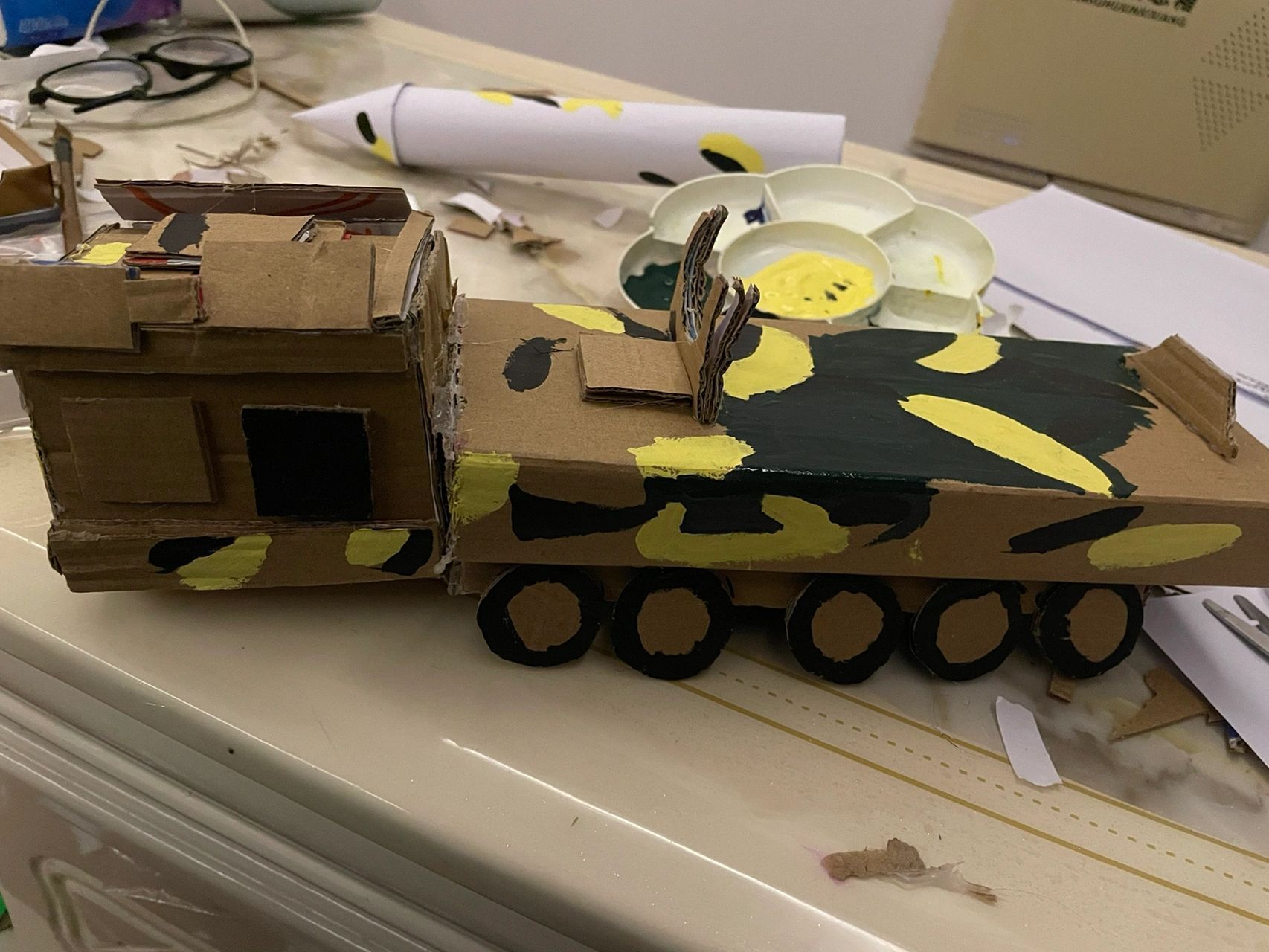 废纸箱n集:手工导弹车…国庆来了我最爱国 小闺女小班了 小班后第一次