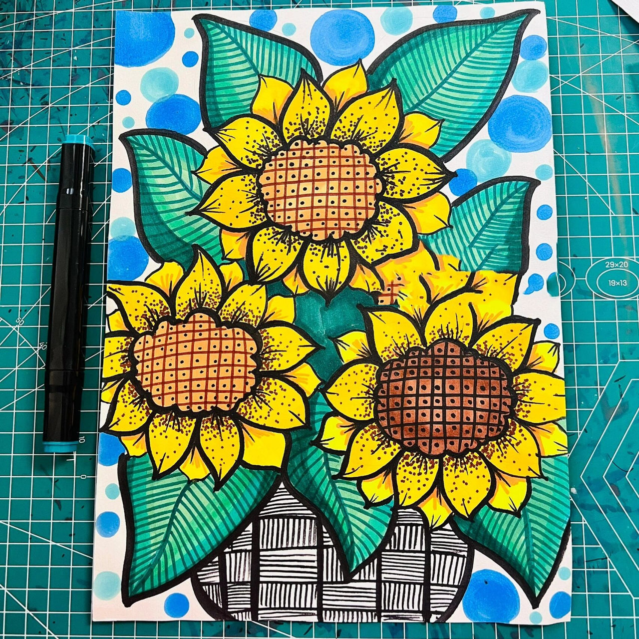 幼儿大班~一年级 观察向日葵的外形特征,并且运用线描的方式绘画