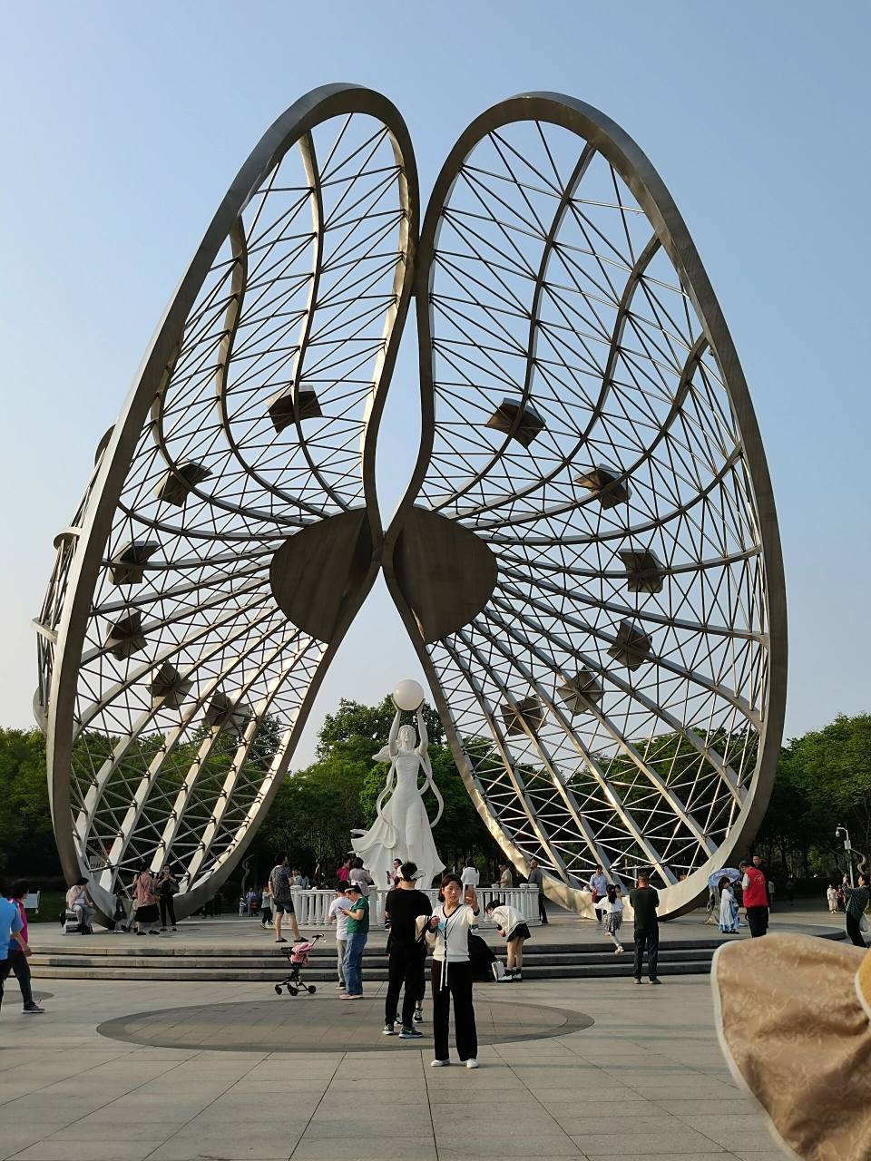 蚌埠真的是一个浪漫的城市 图一:蚌埠张公山公园(看桑酒和冥夜)图二