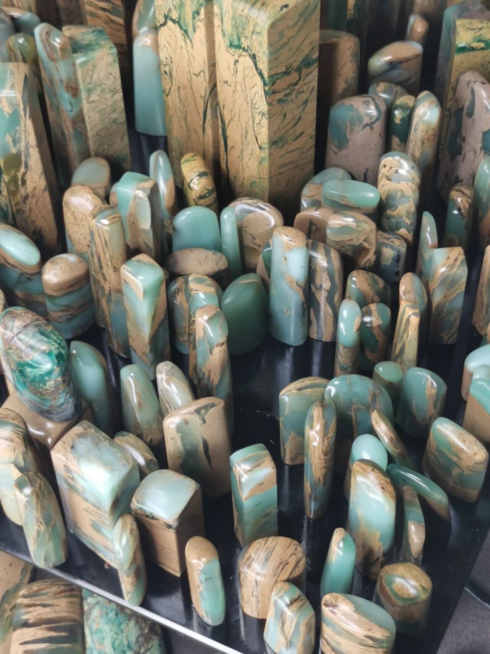 雅安绿冻石 雅安绿石产地在石棉县,地处四川省西南部,雅安市最南端.