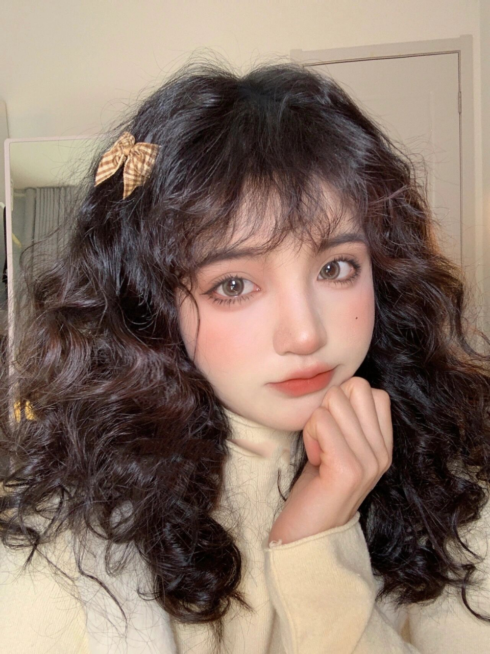 chichi吉吉 根据个人风格设计烫发 刘海是突出羊毛卷的特点 没有