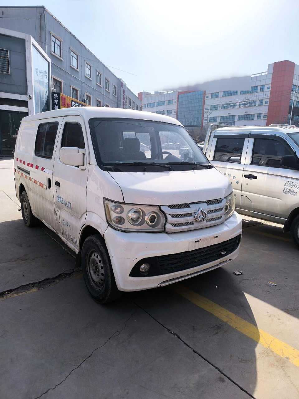 12年上牌长安4500,货运版五座盲仓,发变底盘没任何问题,审车保险费用