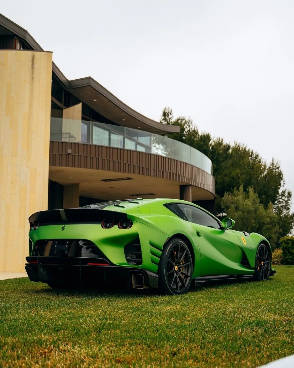 豪车超跑超话 法拉利812 competizione