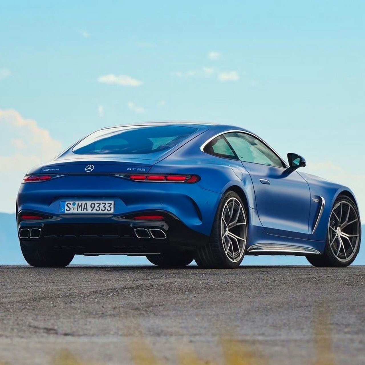 2024 mercedes-benz amg gt,漂亮的尾巴 斯文内饰.