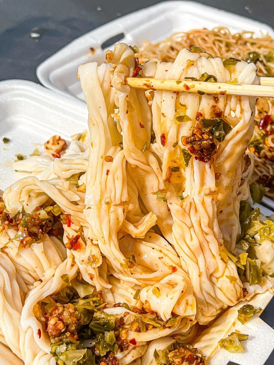 以前读书的时候经常来一份泡沫箱肠粉(也叫布拉肠粉) - 7999店内