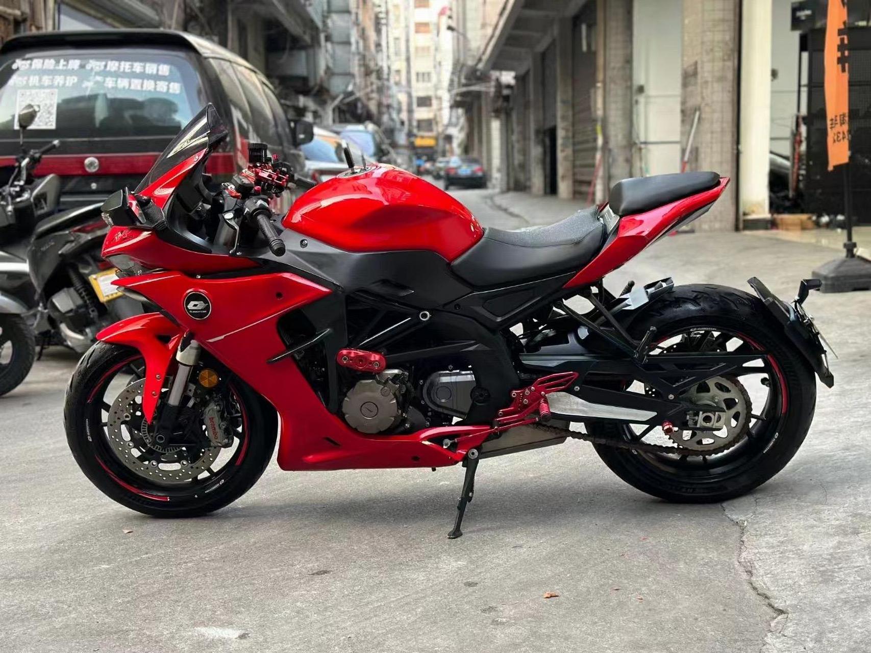 2021款摩托车  钱江motor赛600 一手1.5万公里  2.