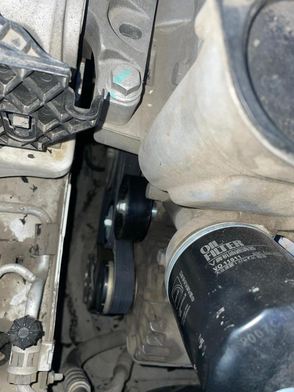 大众速腾更换发电机皮带,涨紧器,堕轮 修理工的日常