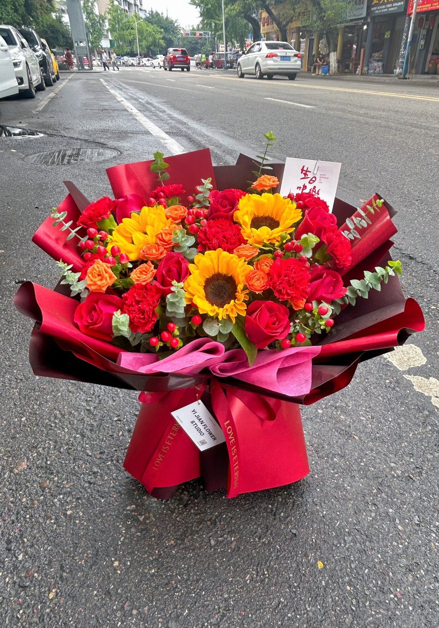 送母亲80大寿的花束 送长辈 红色系花束准没错