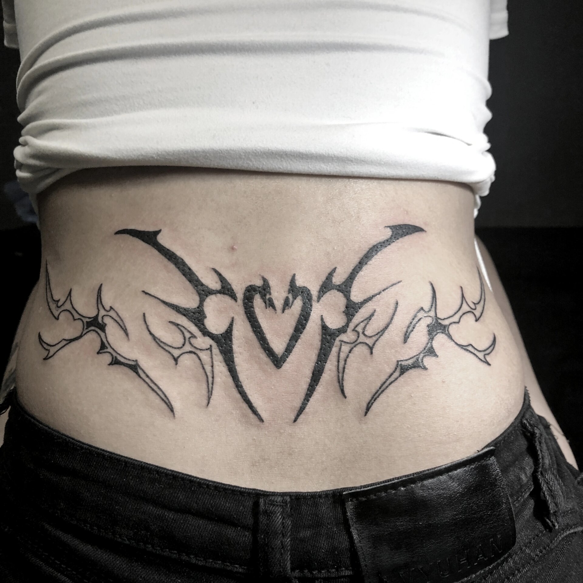 魅魔纹身 肇庆纹身,后腰纹身.女生纹身 诱惑死人