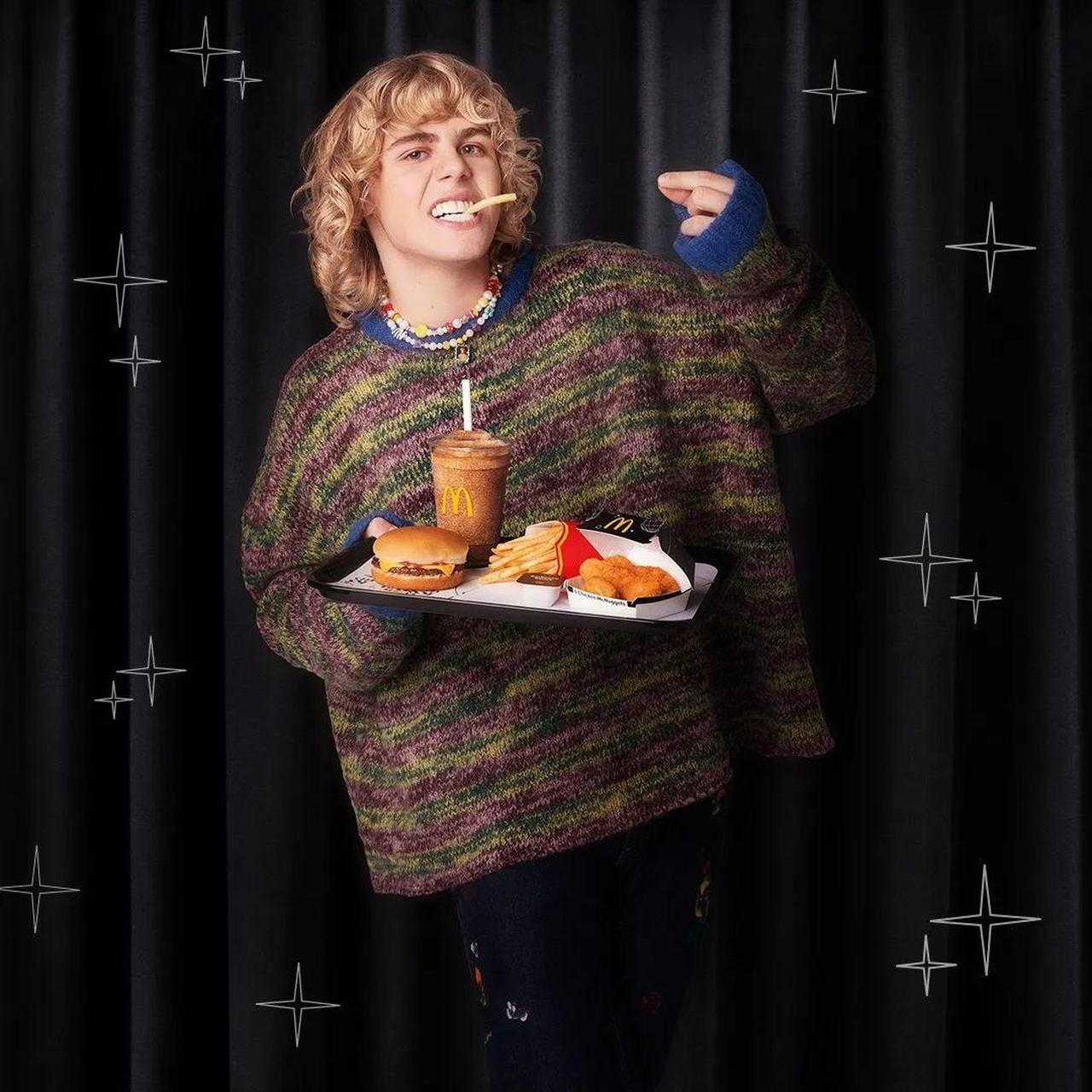 the kid laroi 一个月前和 scooter braun 分道扬镳,一个月后又签约