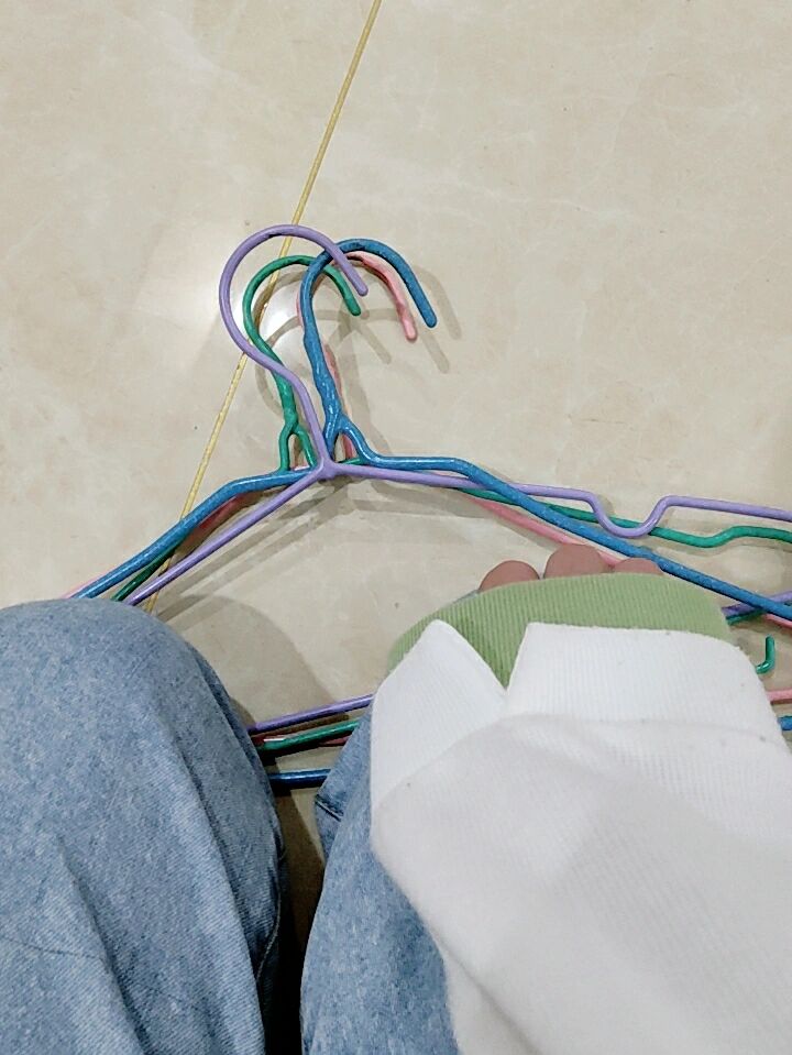 跪晾衣架 有一点小疼💦💦💦