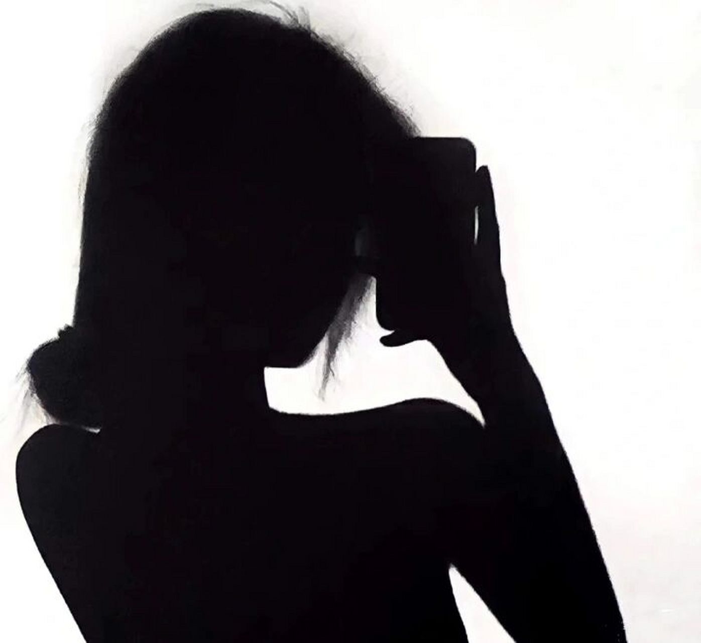 黑白女头像,要的礼貌拿图