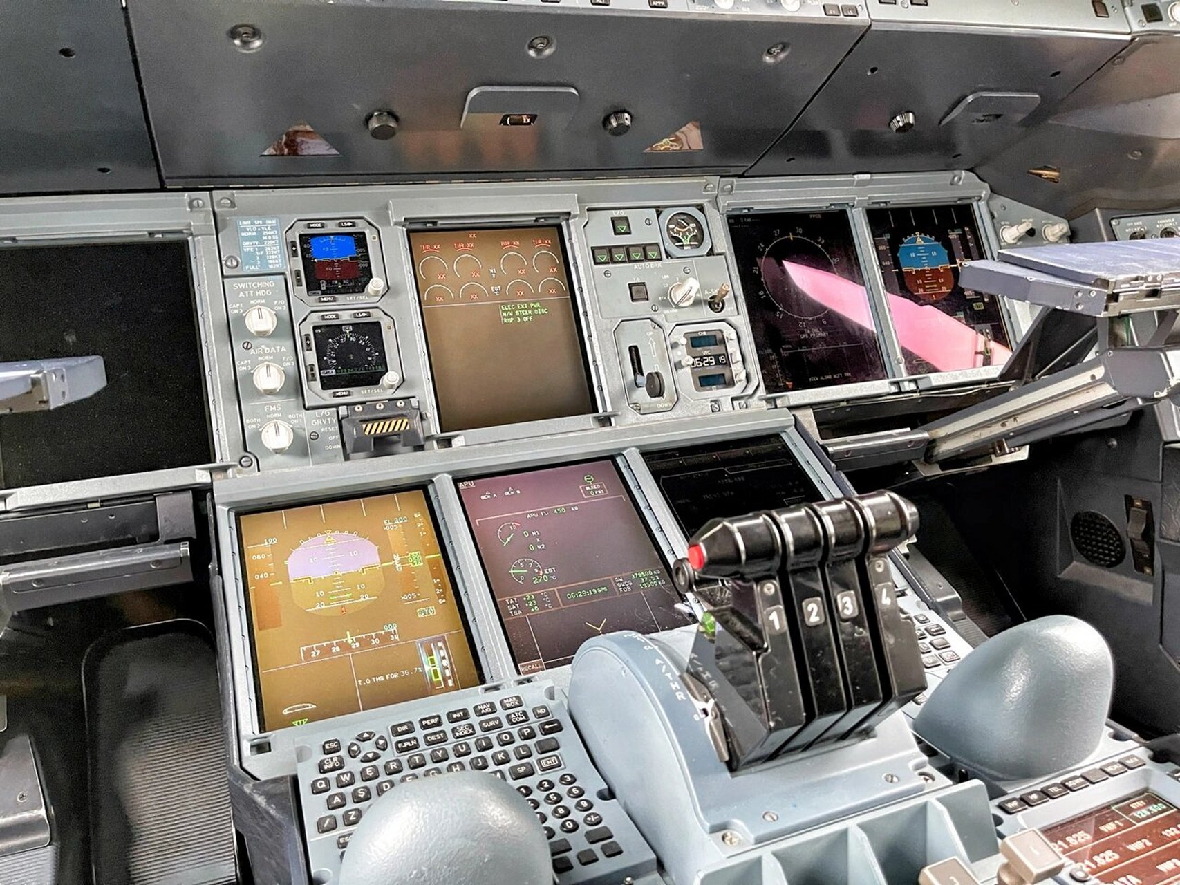 南航空客a380驾驶舱 蓝胖子空中巨无霸a380驾驶舱」