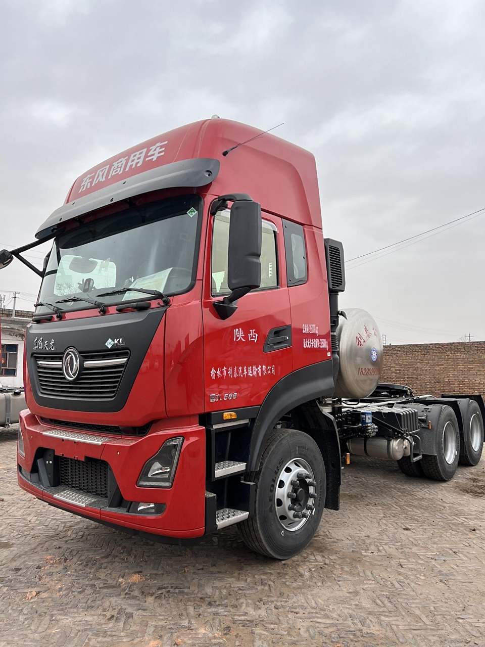 东风天龙国六燃气车kl500马力1350气瓶带液缓半挂车 欢迎新老客户的