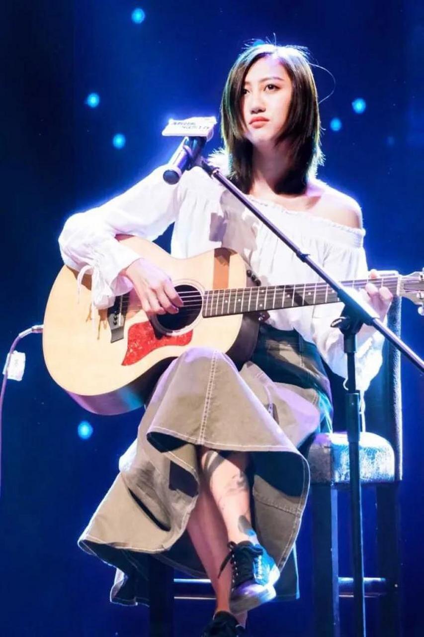 每日一美,今日陈粒 新生代歌手里,陈粒是自成一派的.