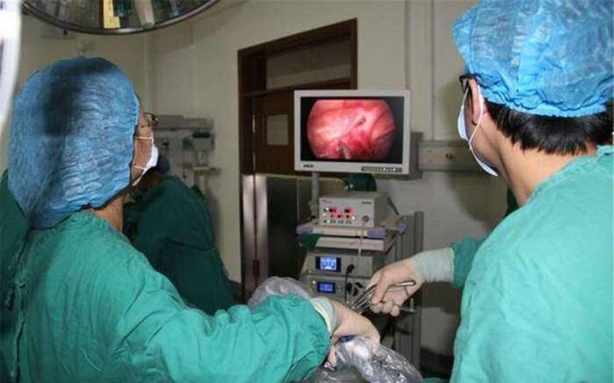 喉咙卡刺需要做喉镜,检查费用是多少?