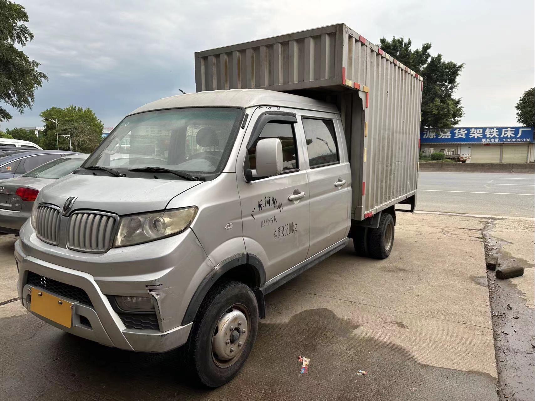 18年金杯双排双后轮厢式货车,1.