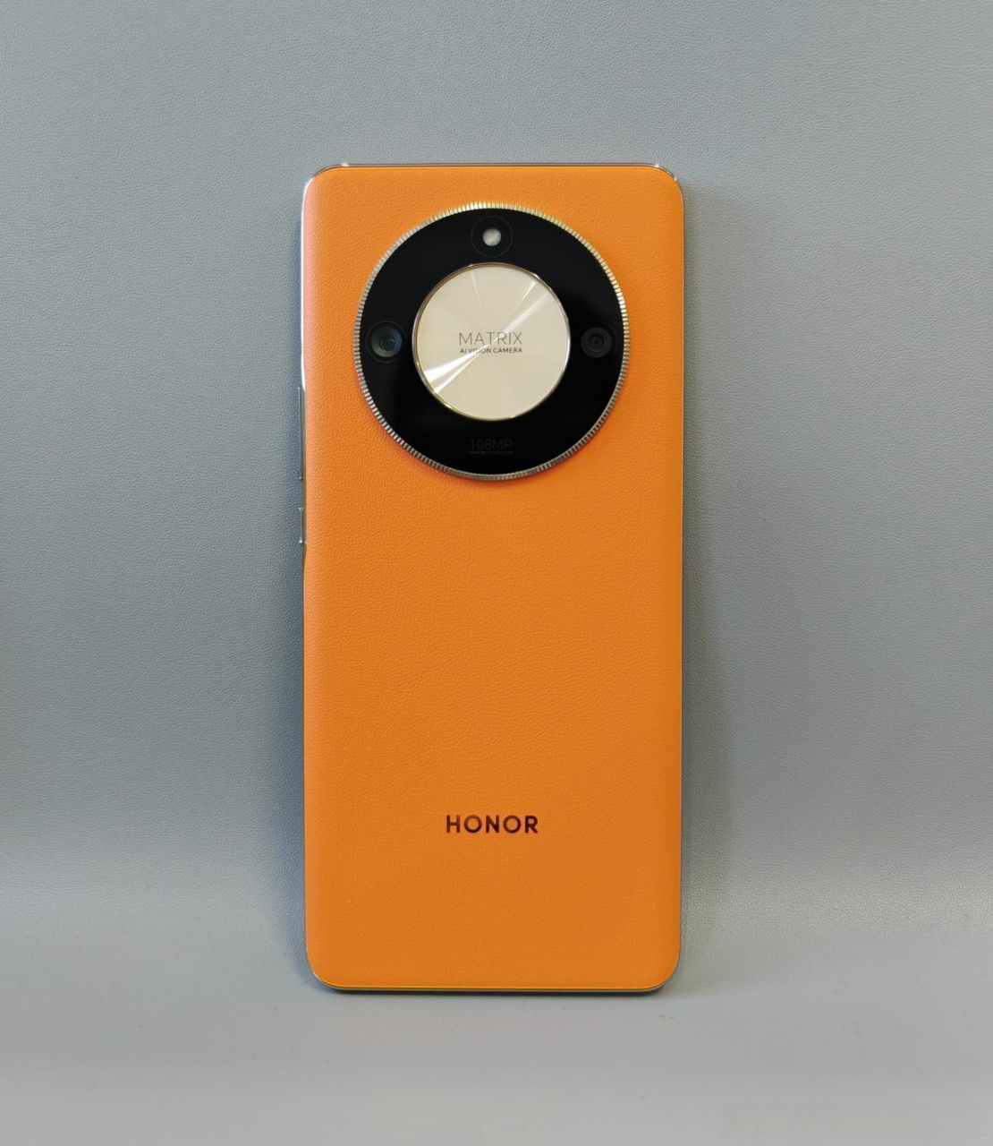 荣耀x50正面和背面颜值,确实有点夸张,这外观怎么也值100到200?