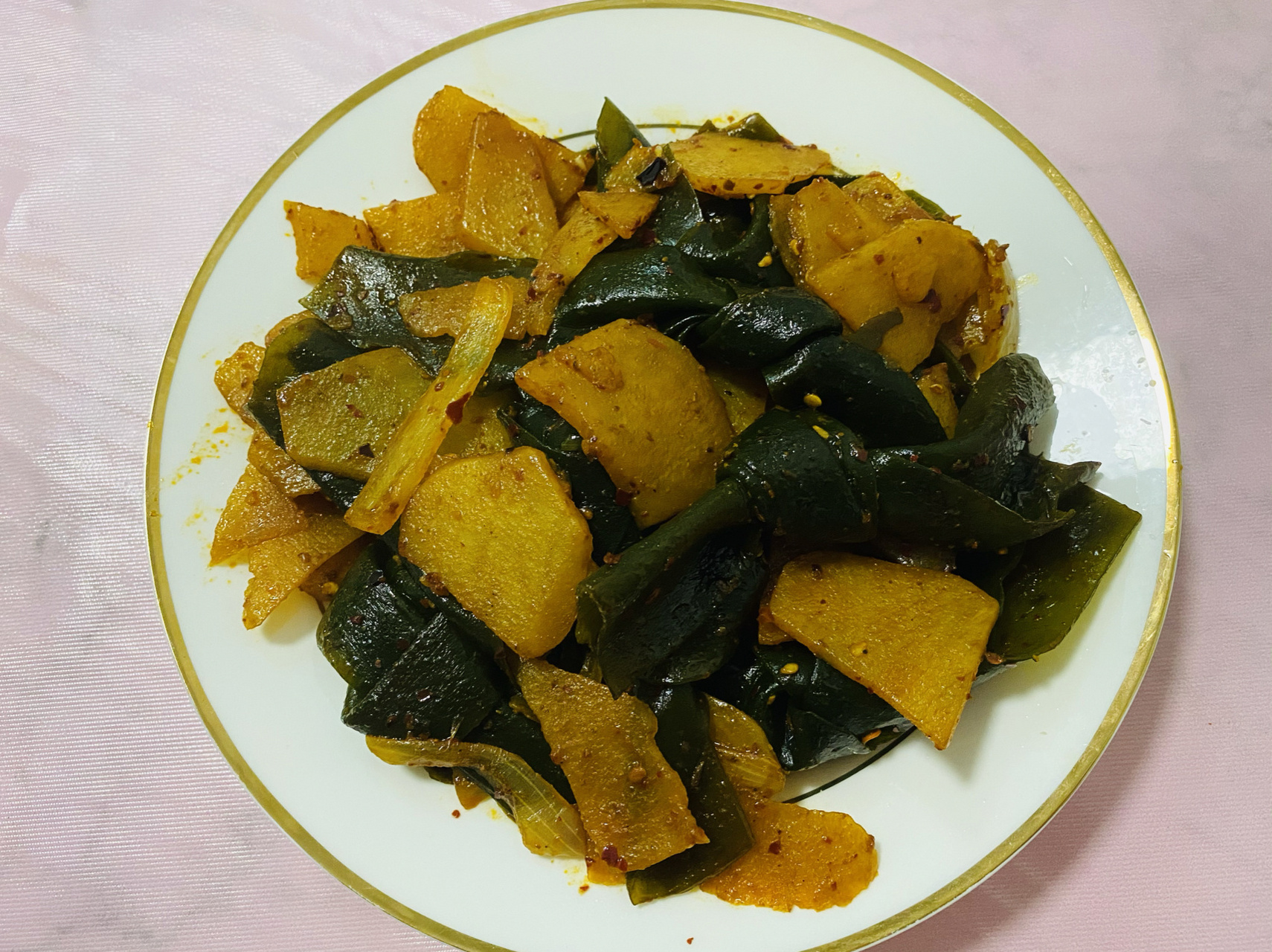 海带烧土豆片,无敌下饭 无敌下饭土豆片炖海带快手做法 这道菜无敌下