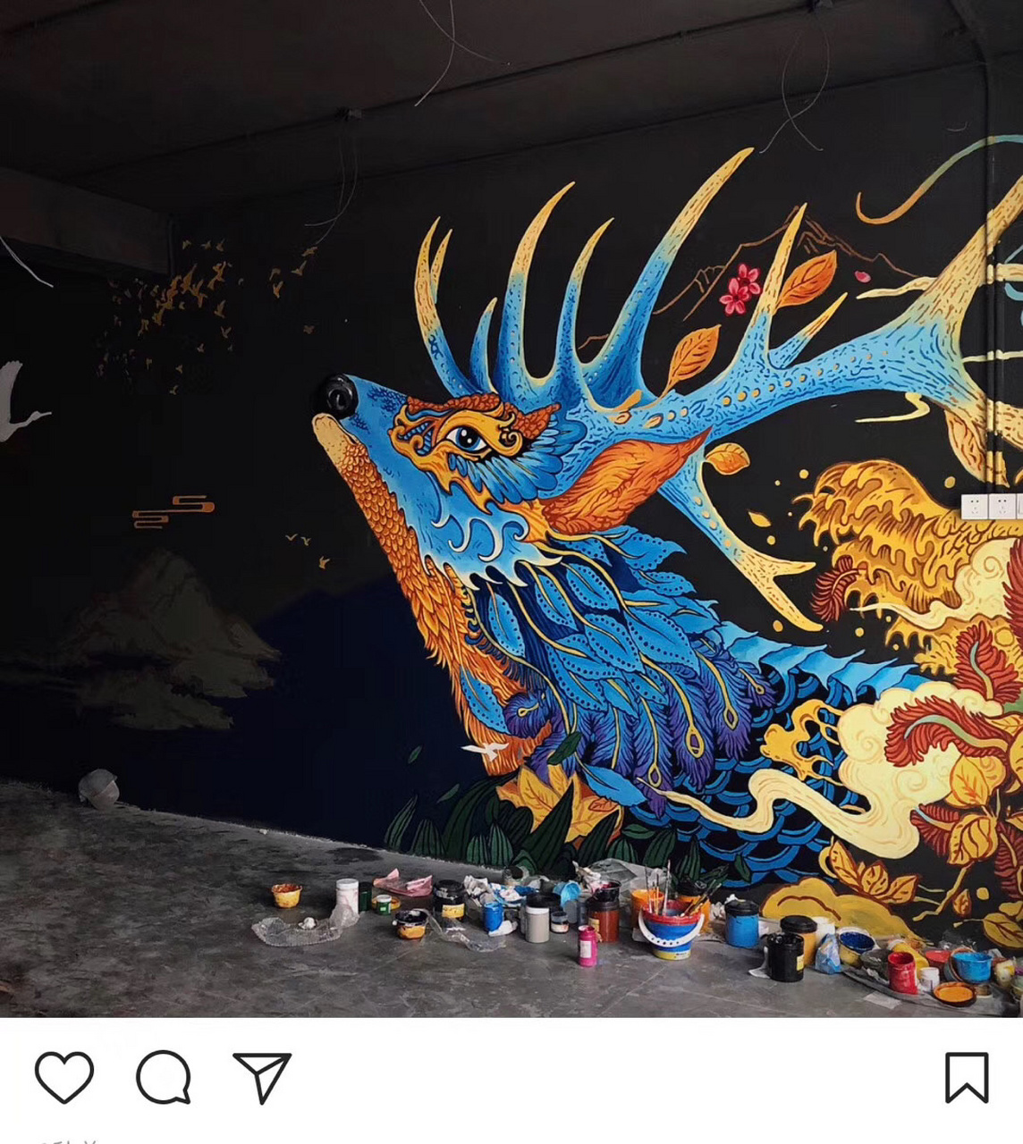 "燃",超级火的ing风酒吧墙绘长啥样 这是一家清吧的手绘墙画,店主希望