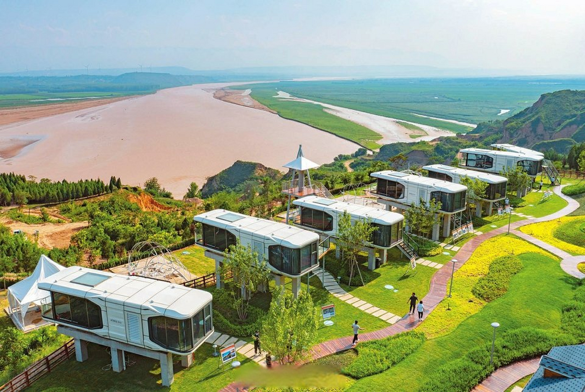 【黄河畔新体验】7月26日,运城市芮城县大禹渡景区禹王台太空舱吸引