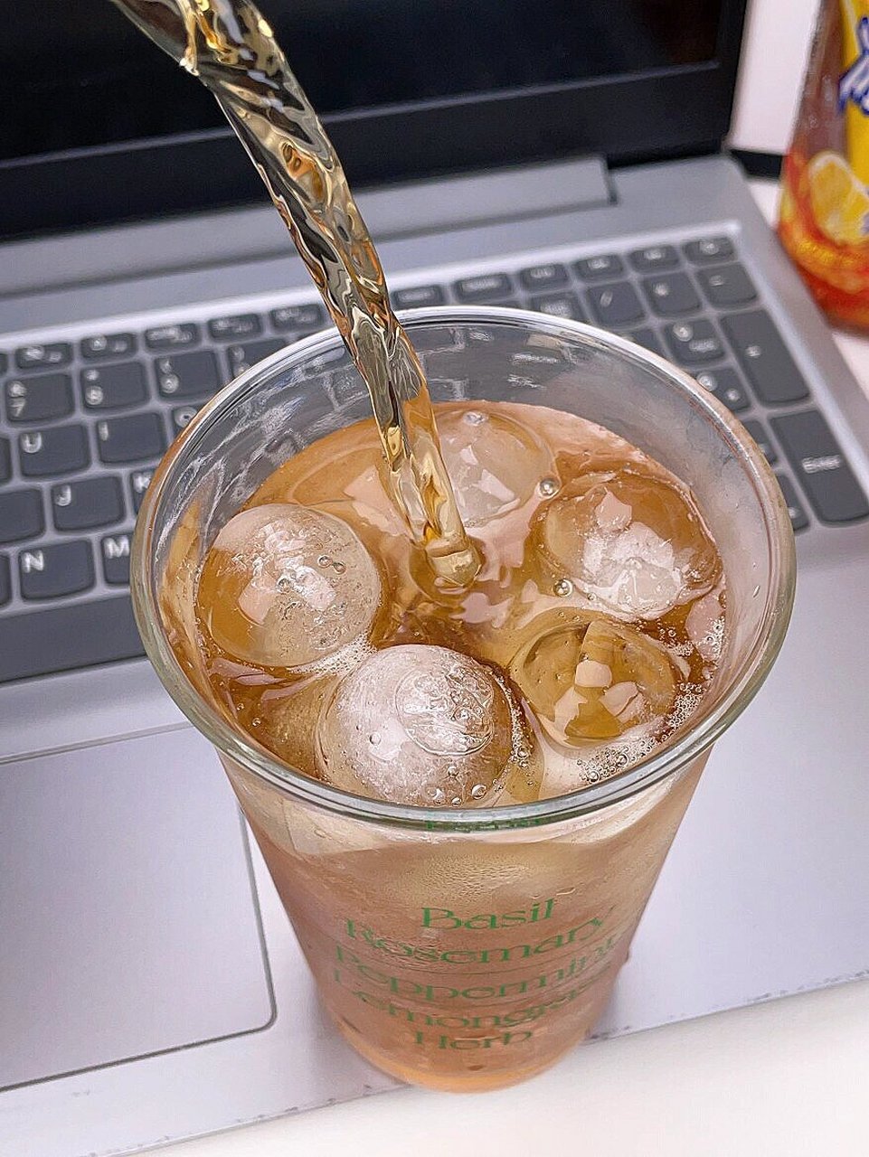 冰红茶图文素材/礼貌拿图6015