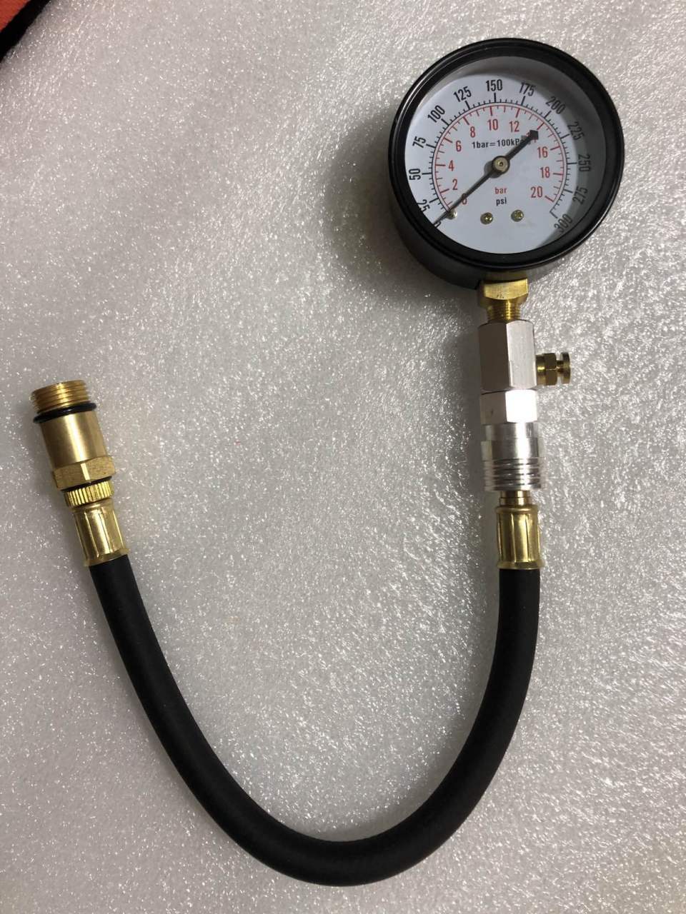 试用了这款汽车气缸压力表,简单易用,测量准确,让我更加了解我的爱车.