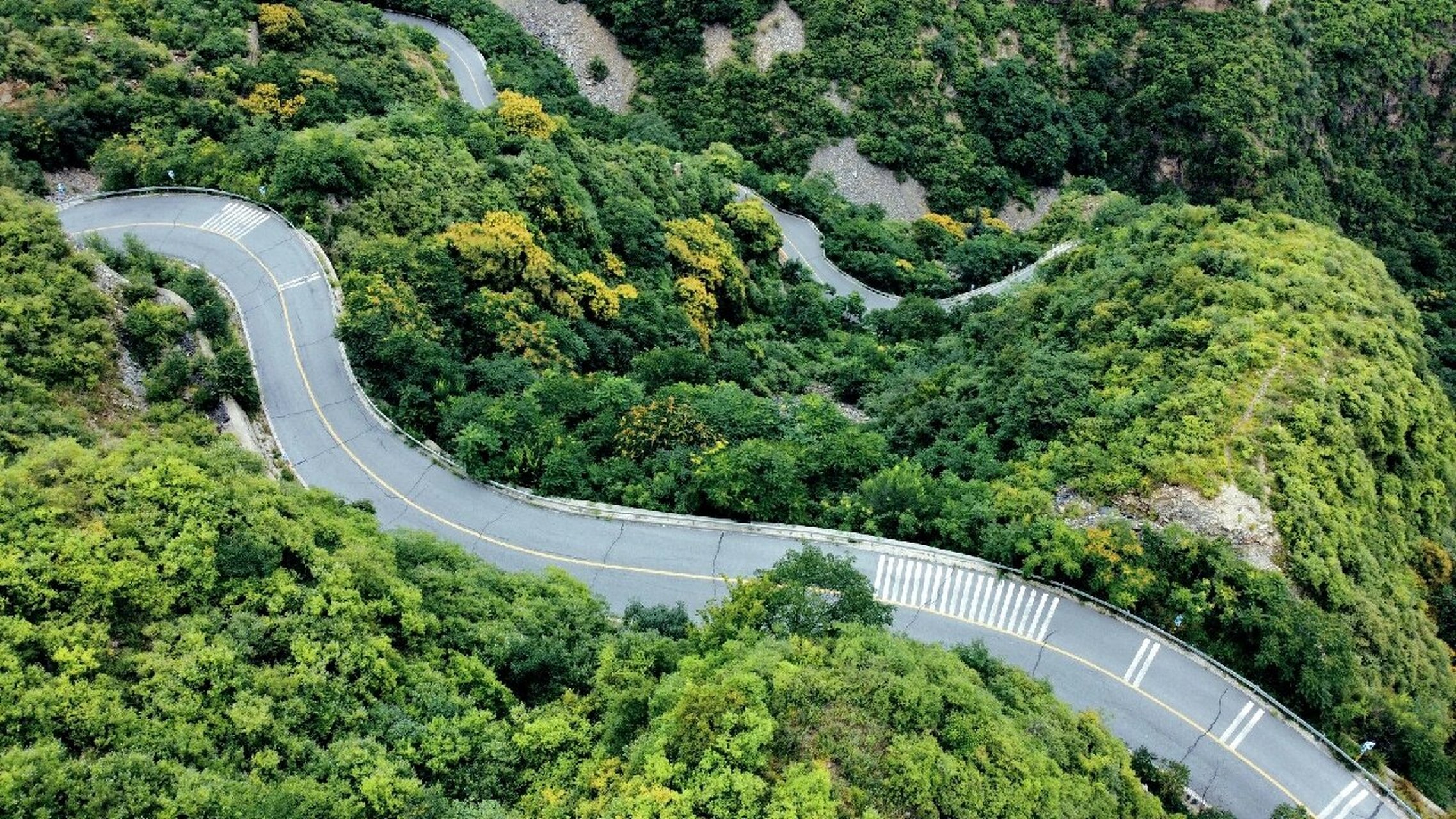 跑山 | 北京秋名山-红井路 99房山区 红井路 北京最美山路之一 标志