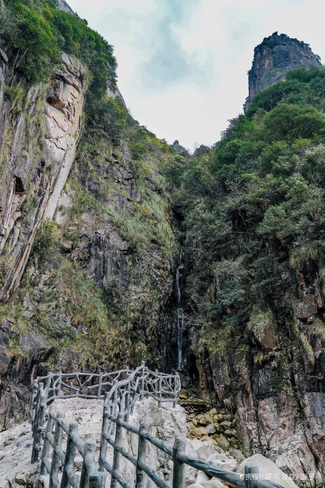 鄣山大峡谷图片