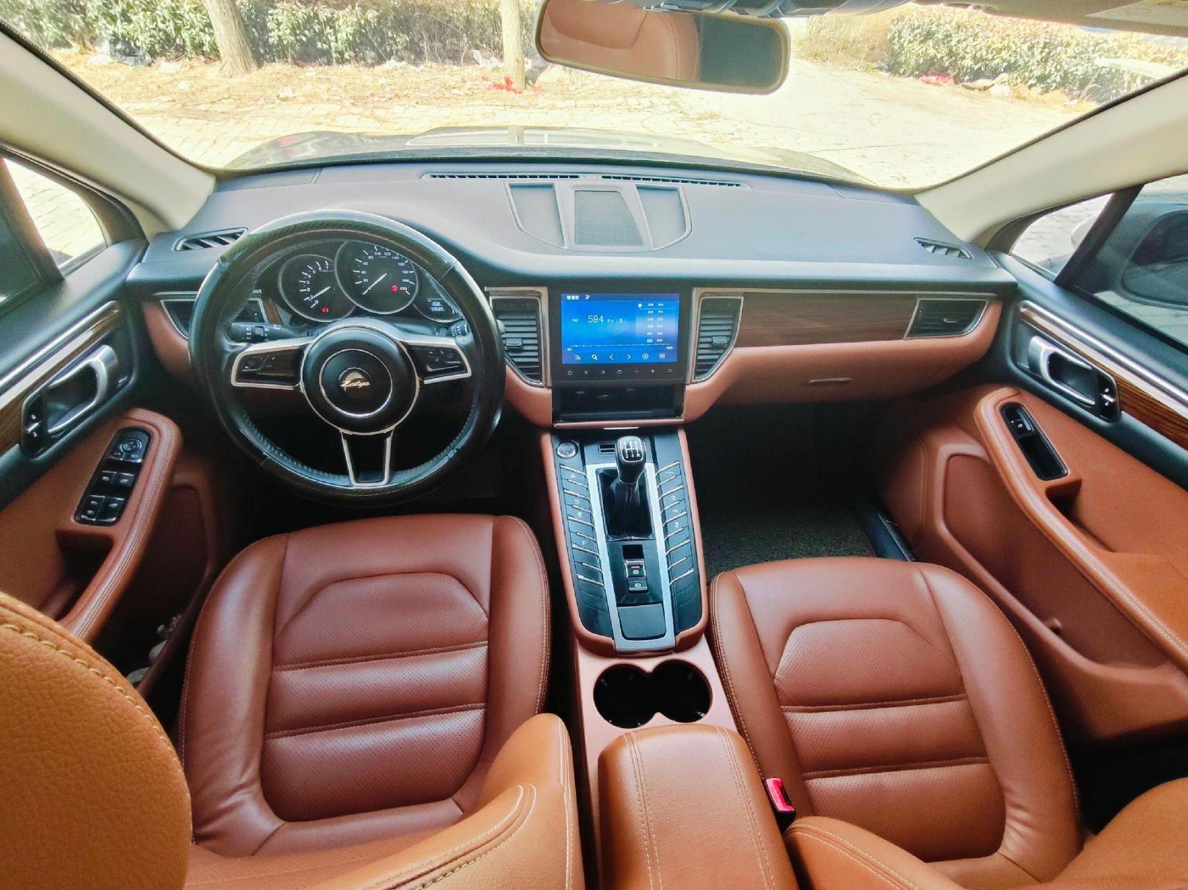 新到17年5月国产保时泰sr9,手动挡2.0t三菱发动机动力强劲.