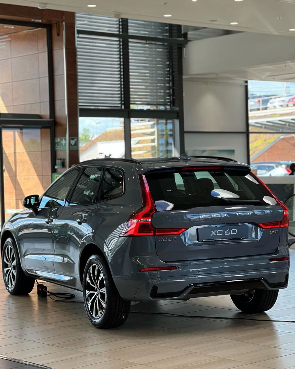 2023 xc60 b5 运动 闪银灰