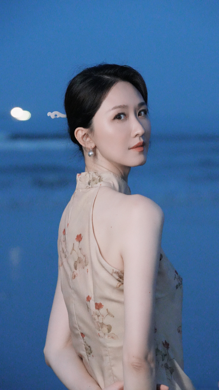 hi～是有人在找原图吗?#张雯