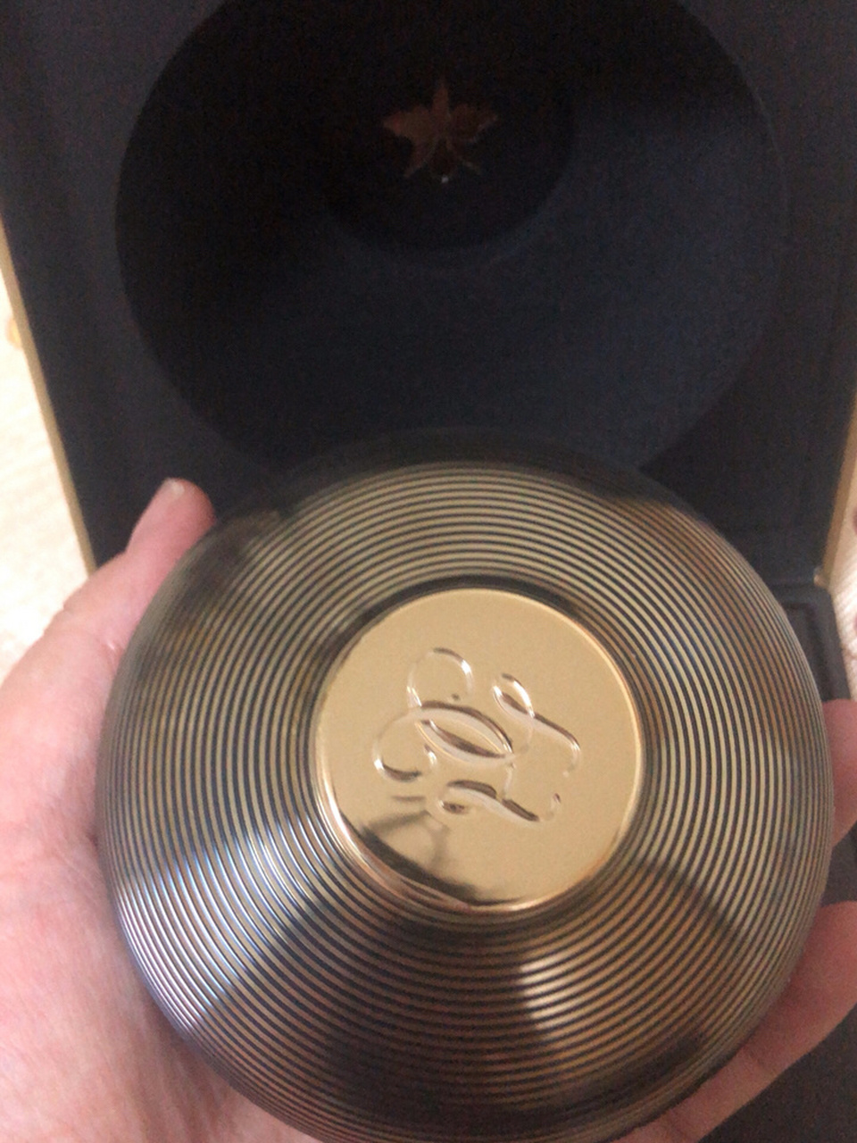 9393娇兰黑兰面霜开瓶啦9393 入了几个月的黑兰面霜,在兰花