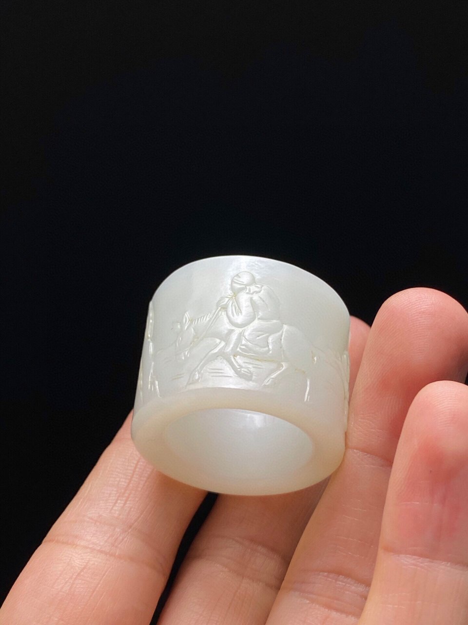 97 收藏级 清代羊脂白玉扳指 【尺寸】内径22mm 直径33mm 高26mm 重