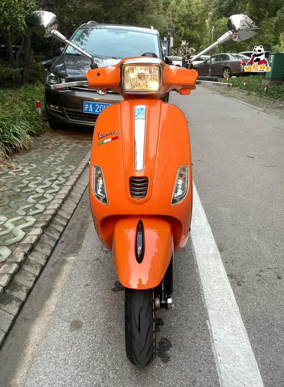 大贸 vespa lx150s 16年5月上牌,可提档过户,表显10500公里,有补漆无