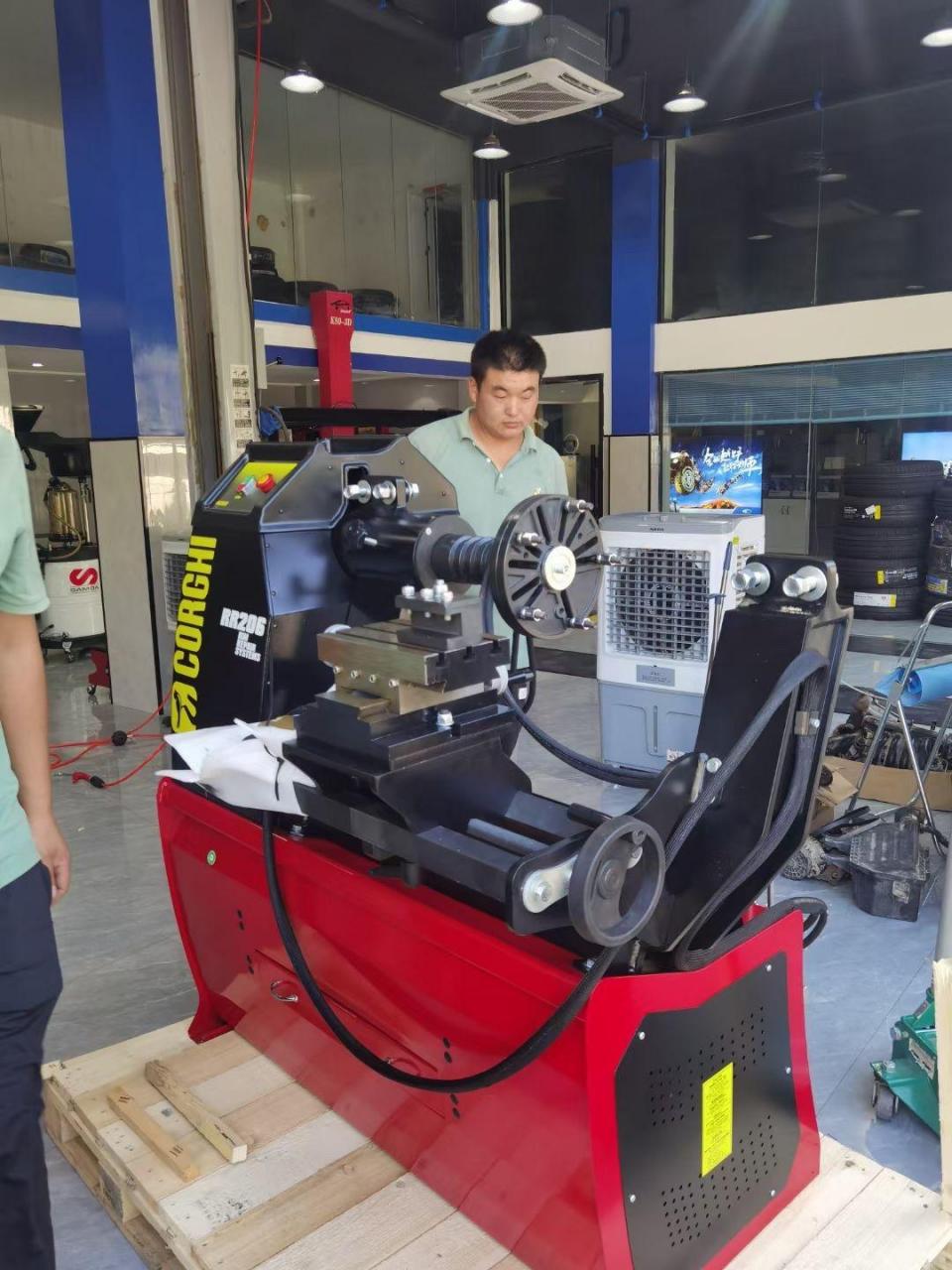 意大利科吉无损轮辋整形机入住宿迁固铂轮胎泗洪店,轮毂修复科吉轮辋