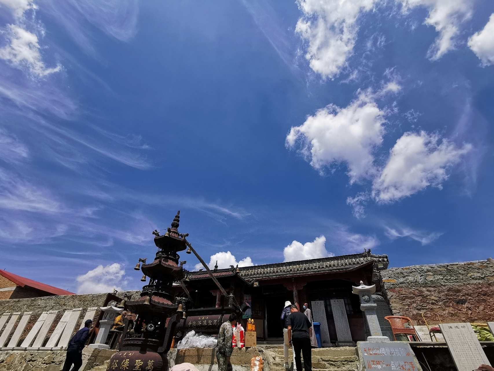 五台山 万圣澡浴池寺 《名山志》中有记载:"五台山五峰耸立,高出云表