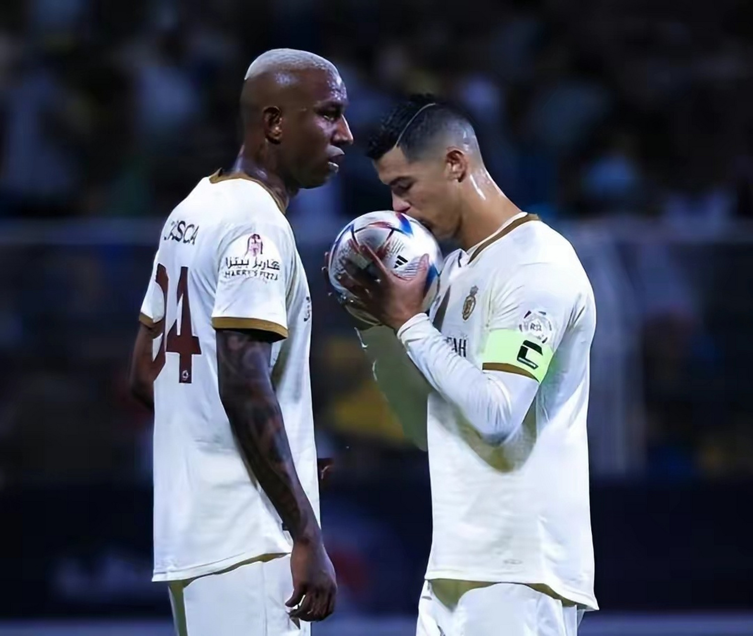 记者:塔利斯卡有意降薪回归土超贝西克塔斯  塔利斯卡原本是利雅得