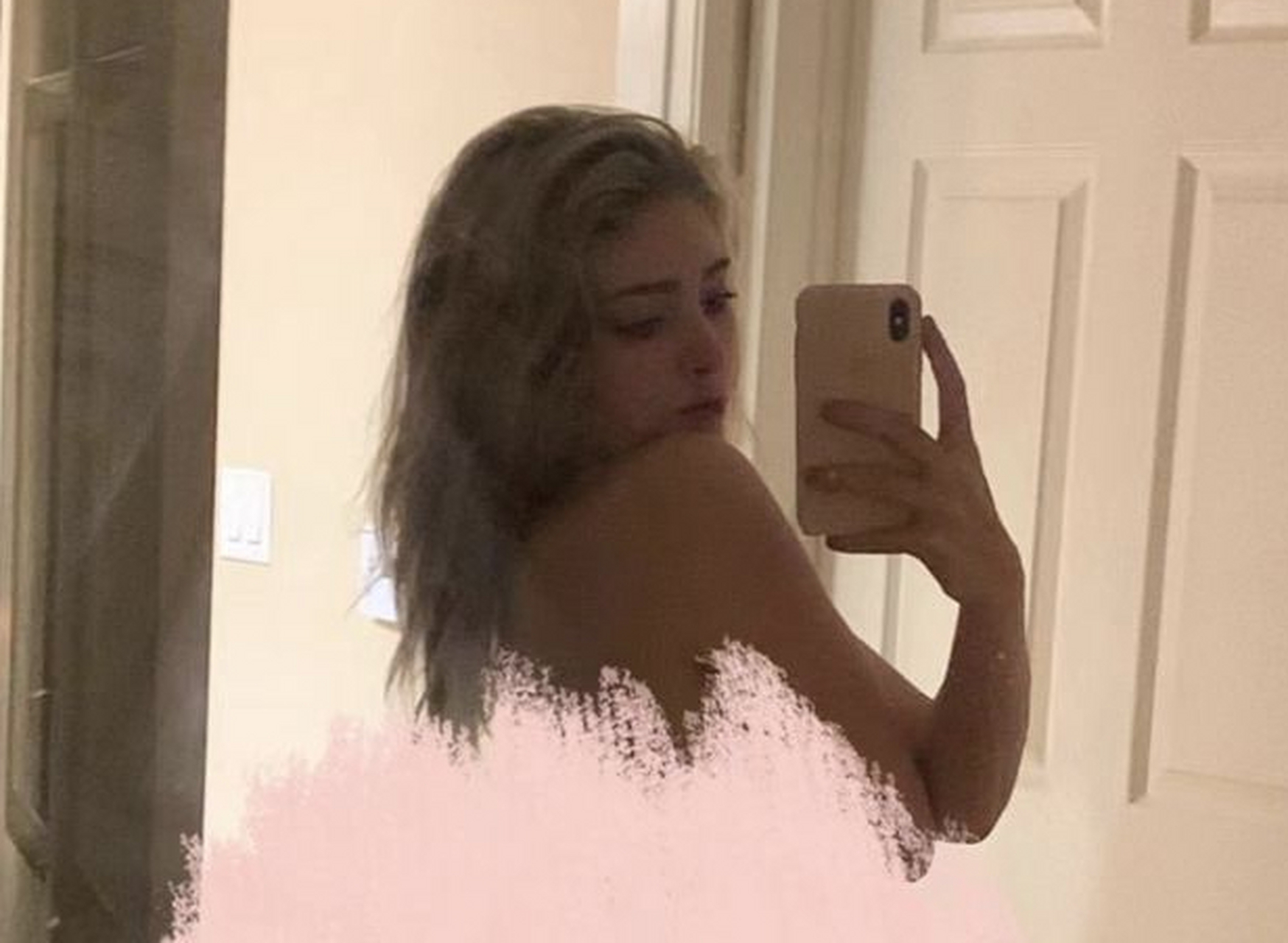 《饥饿游戏》薇洛·西尔德斯被黑客敲诈勒索,威胁要将裸照发给她的