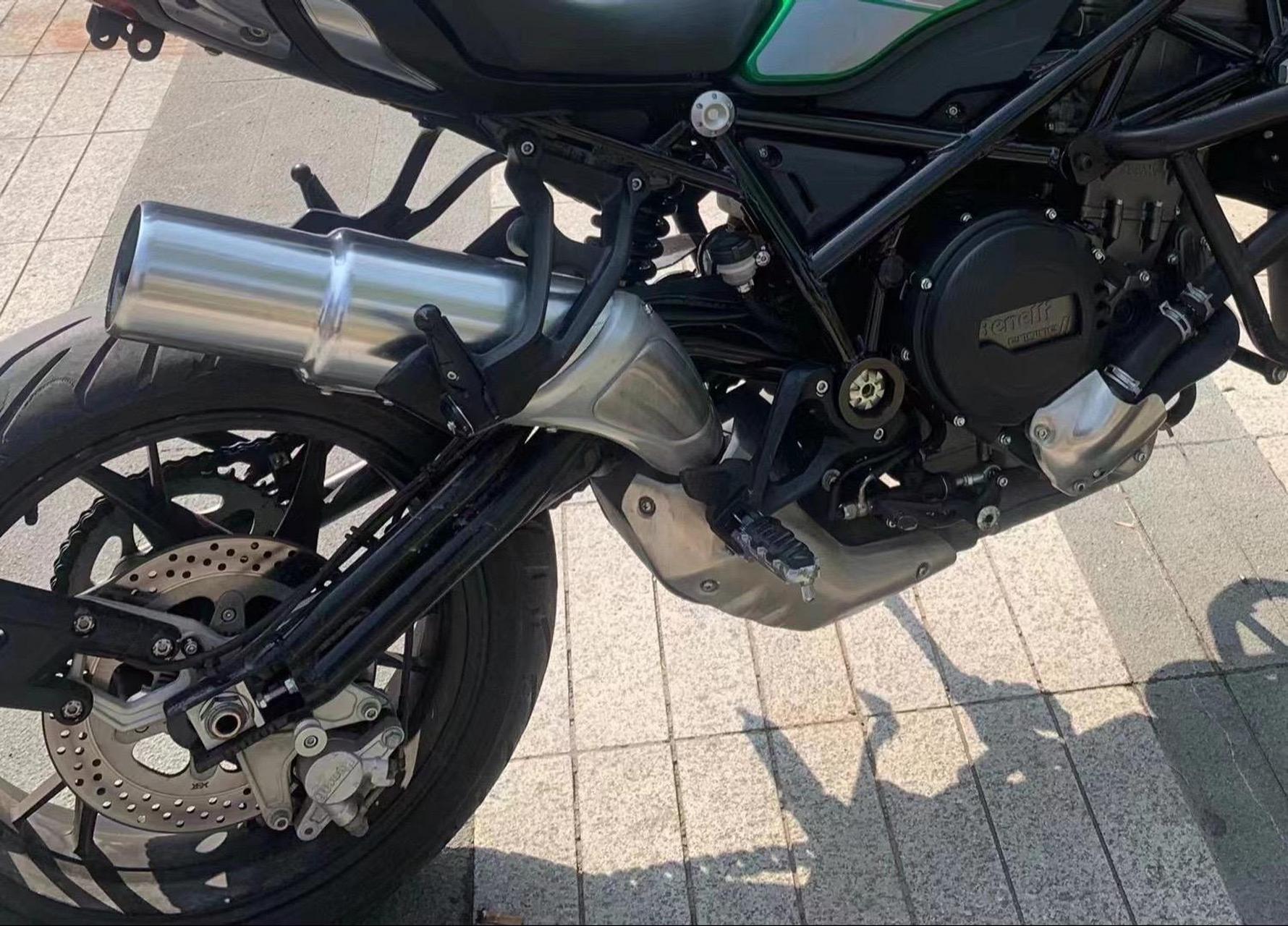 贝纳利752s 标配.20年的车,新车落地5万多,现在只要一万八.