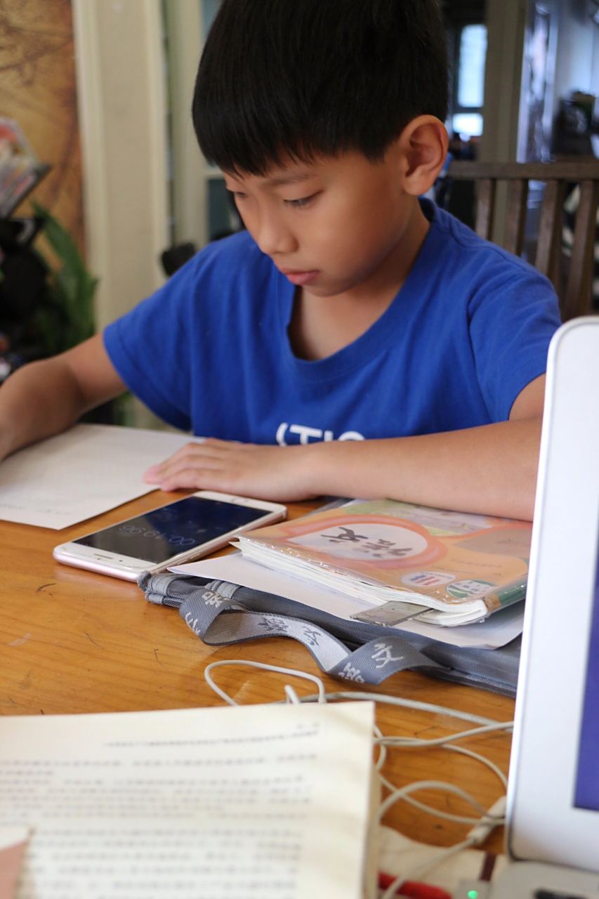 16615孩子写作业时,你在干什么?